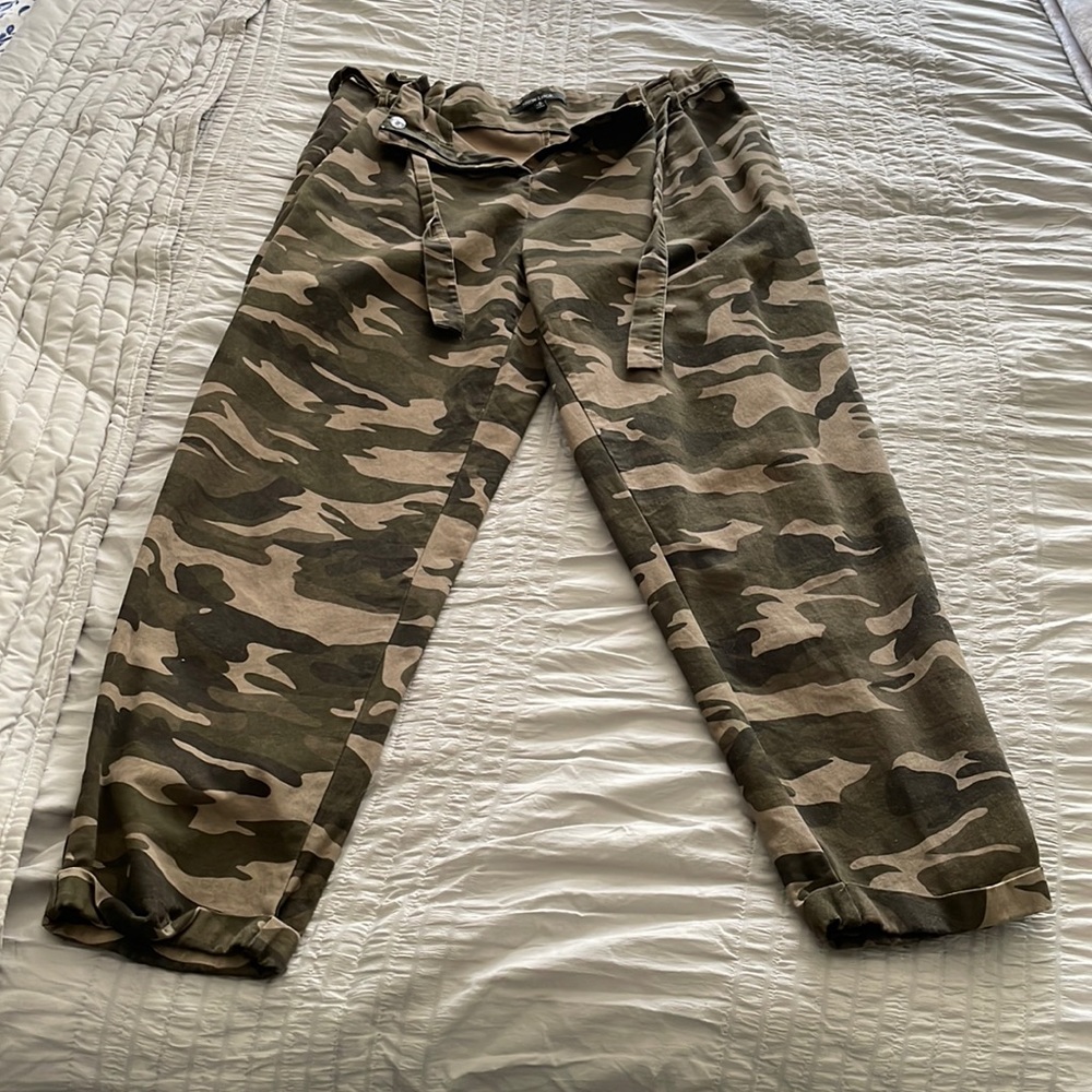 Camo Cropped Paper Bag Waist Pants NO pockets. size 11